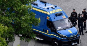 Uczeń zaatakował koleżankę nożem. Brutalny atak w szkole we Francji