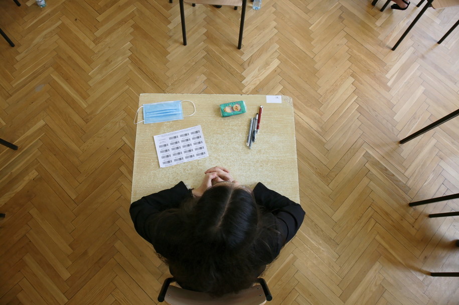 Uczennica I LO im. Tadeusza Kościuszki w Gorzowie Wielkopolskim przed rozpoczęciem egzaminu maturalnego z języka polskiego na poziomie podstawowym / 	Lech Muszyński    /PAP