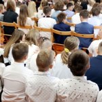 Uczennice śpiewały o piciu alkoholu. Dyrekcja przeprasza, nauczycielki zwolnione