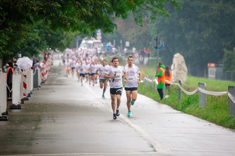 Uczestnicy biegu na Błoniach /foto: Fundacja Poland Business Run /Materiały prasowe