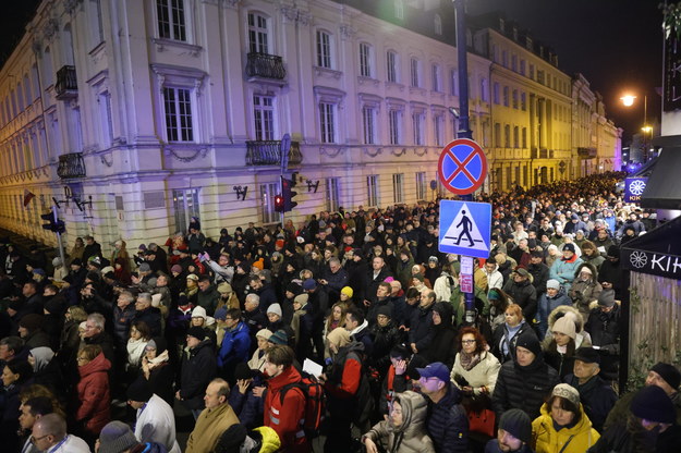 Uczestnicy Centralnej Drogi Krzyżowej / 	Leszek Szymański    /PAP