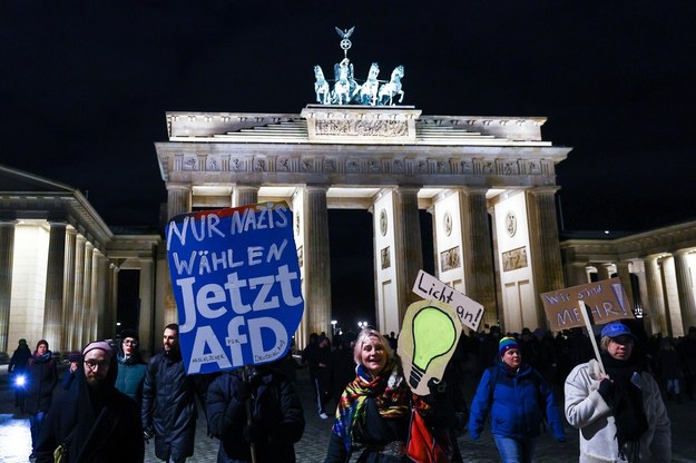 Uczestnicy demonstracji w Berlinie /FILIP SINGER /PAP/EPA