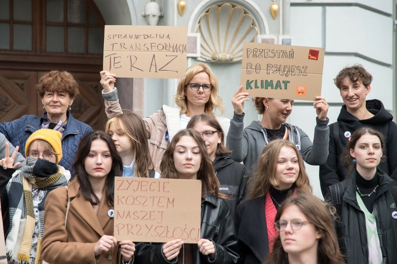 Uczestnicy i uczestniczki Gdańskiego Młodzieżowego Strajku Klimatycznego, wrzesień 2022 r. /Fot. Wojciech Strozyk /Reporter