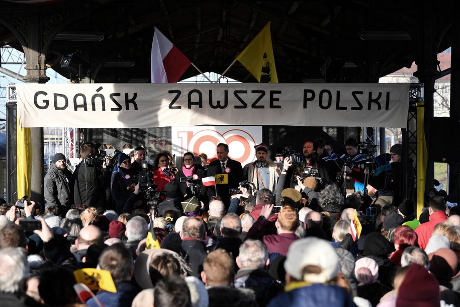 Uczestnicy inscenizacji historycznej na dworcu kolejowym w Gdańsku / 	Adam Warżawa    /PAP