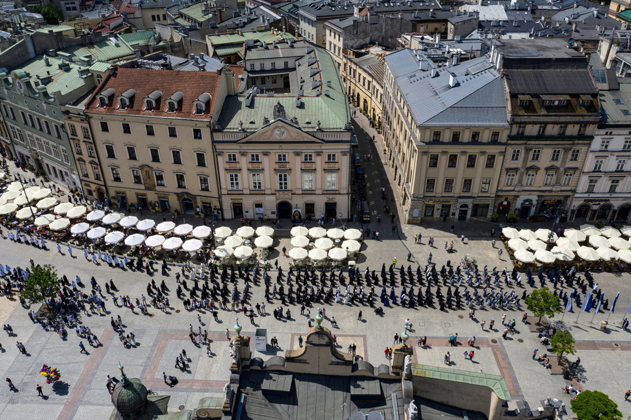 Uczestnicy krakowskiej procesji z okazji Bożego Ciała //Łukasz Gągulski /PAP