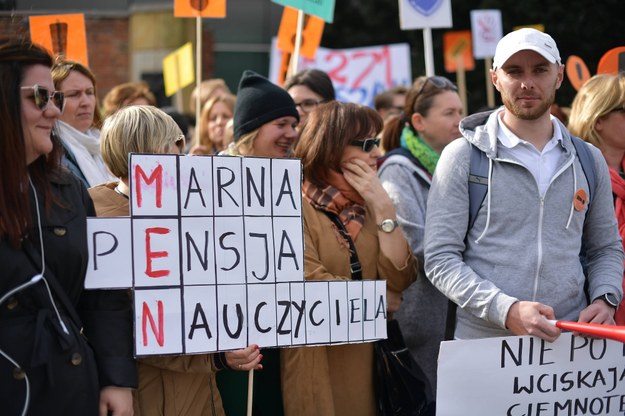 Uczestnicy kwietniowej  „Ogólnopolskiej Manifestacji dla Szkoły” w Warszawie /Marcin Obara /PAP