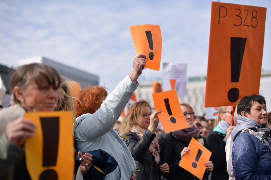 Uczestnicy kwietniowej „Ogólnopolskiej Manifestacji dla Szkoły” w Warszawie /Marcin Obara /PAP