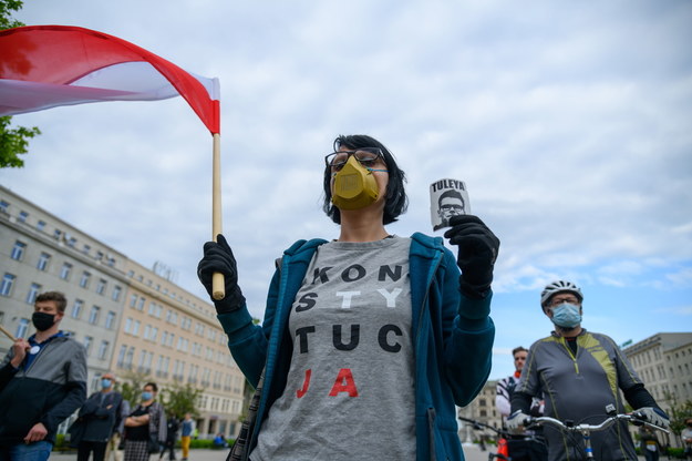 Uczestnicy manifestacji „150x150 Dziś Tuleya, jutro Ty”, zorganizowanej przez Komitet Obrony Demokracji wraz z innymi organizacjami społecznymi na Placu Wolności w Poznaniu /Jakub Kaczmarczyk /PAP