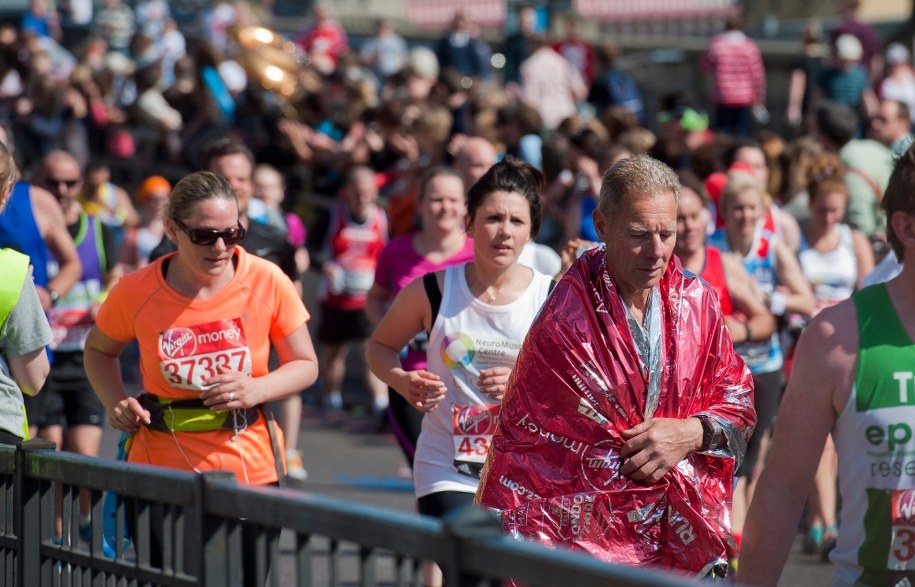 Uczestnicy maratonu w Londynie /WILL OLIVER  /PAP/EPA