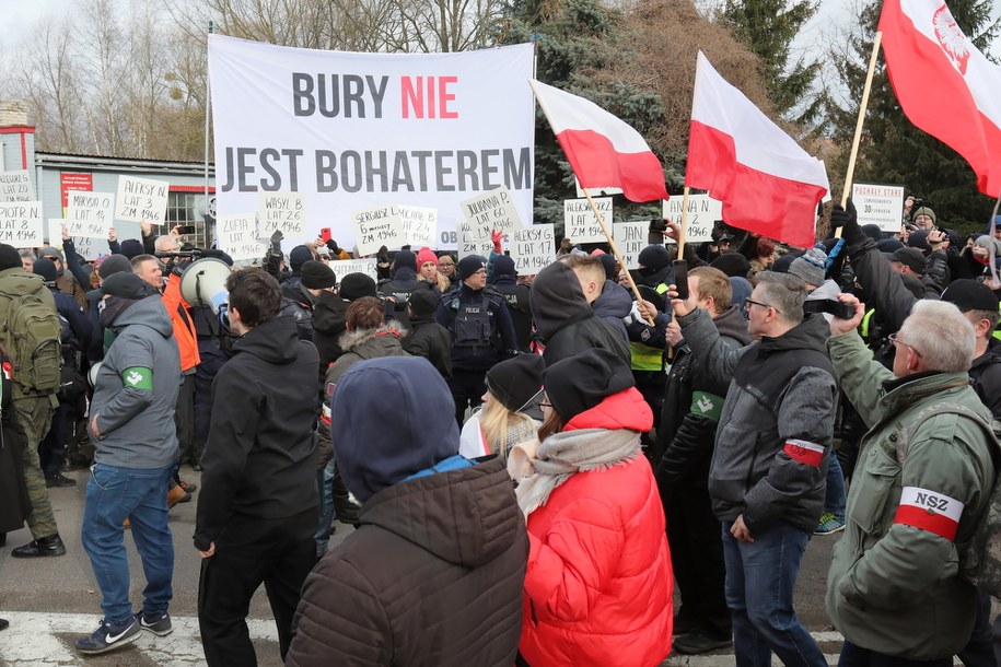 Uczestnicy marszu i kontrmanifestanci / 	Artur Reszko    /PAP