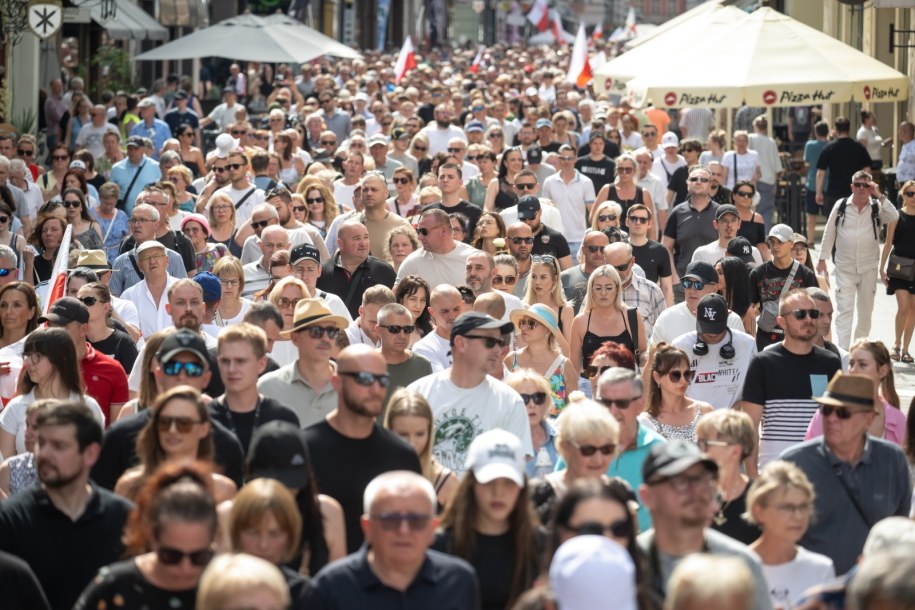 Uczestnicy Marszu Milczenia w Toruniu /PAP/Tytus Żmijewski /PAP