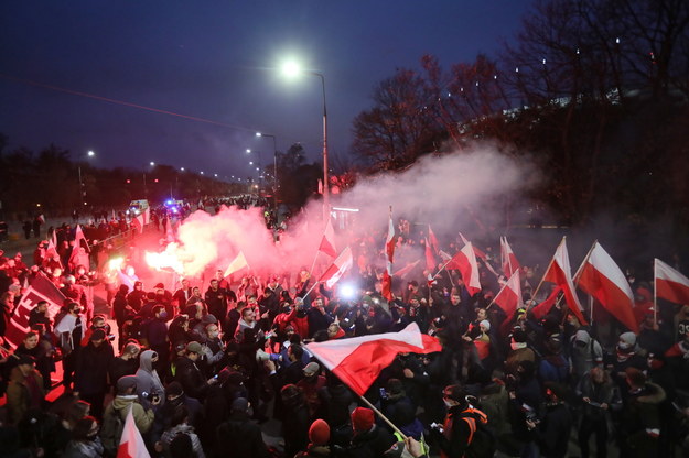 Uczestnicy Marszu Niepodległości 11 listopada 2020 w Warszawie / 	Leszek Szymański    /PAP