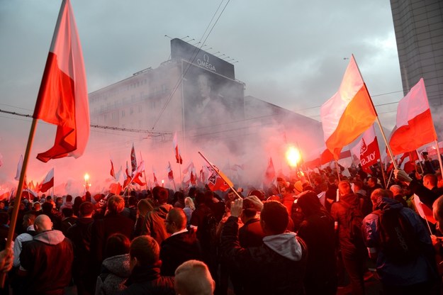 Uczestnicy Marszu Niepodległości 2015 /Jakub Kamiński   /PAP