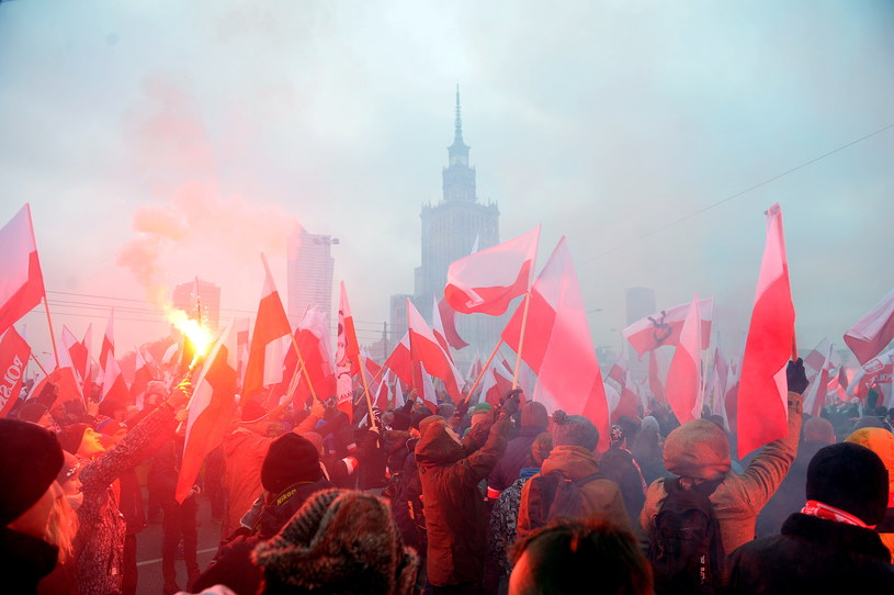 Uczestnicy Marszu Niepodległości 2016 /Marcin Obara /PAP