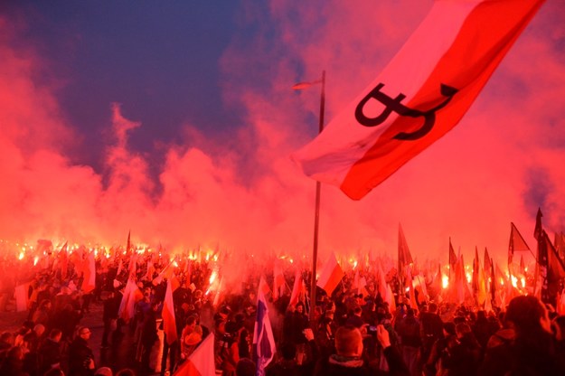 Uczestnicy Marszu Niepodległości na błoniach Stadionu Narodowego /Marcin Obara /PAP