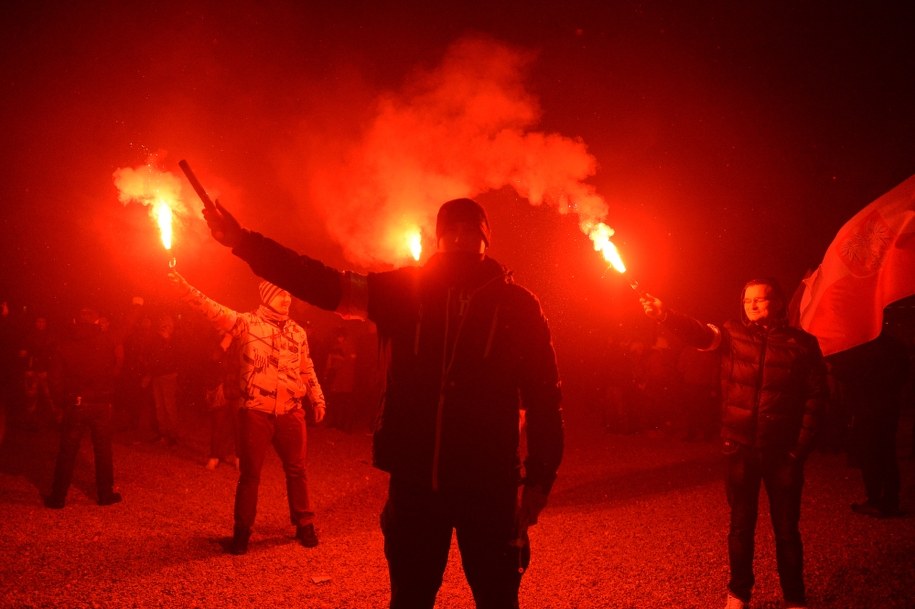 Uczestnicy Marszu Niepodległości na błoniach Stadionu Narodowego /Marcin Obara /PAP