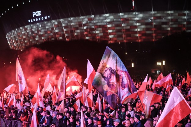 Uczestnicy Marszu Niepodległości na błoniach Stadionu Narodowego w Warszawie /Leszek Szymański /PAP
