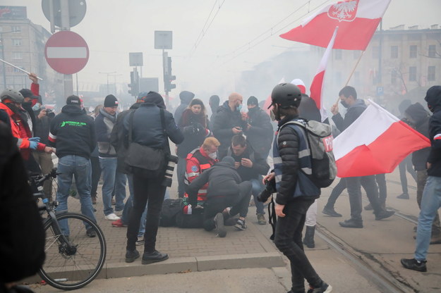 Uczestnicy Marszu Niepodległości na rondzie de Gaulle'a w Warszawie /	Wojciech Olkuśnik /PAP