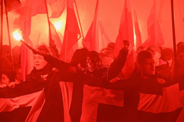 Uczestnicy Marszu Niepodległości środowisk narodowych /Radek Pietruszka /PAP