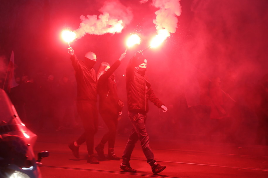 Uczestnicy Marszu Niepodległości w centrum Warszawy /	Wojciech Olkuśnik /PAP