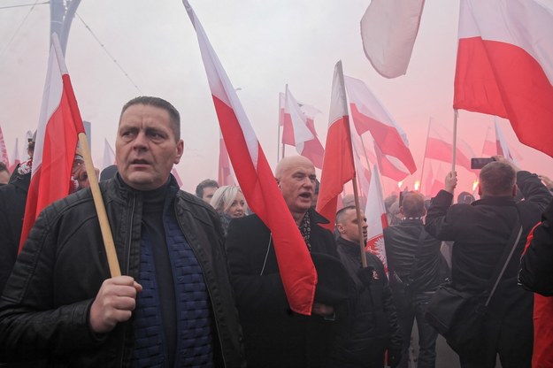 Uczestnicy Marszu Niepodległości w Warszawie na zdj. z 11 listopada 2019 r. /Mateusz Marek /PAP