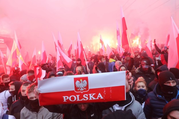 Uczestnicy Marszu Niepodległości w Warszawie na zdj. z 2020 r. /Tomasz Gzell /PAP