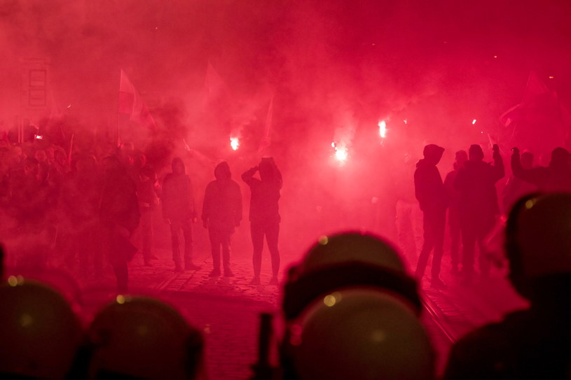 Uczestnicy Marszu Niepodległości we Wrocławiu /Aleksander Koźmiński /PAP