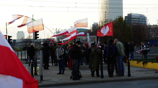 Uczestnicy marszu organizowanego przez ONR zbierają się w Warszawie /Michał Dukaczewski /RMF FM