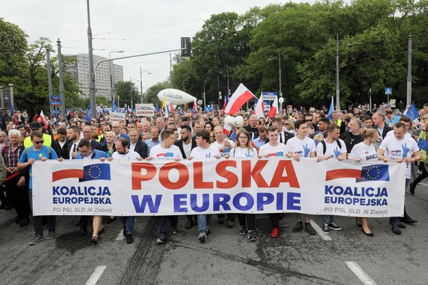 Uczestnicy marszu pod hasłem "Polska w Europie"  w Warszawie. /Paweł Supernak /PAP