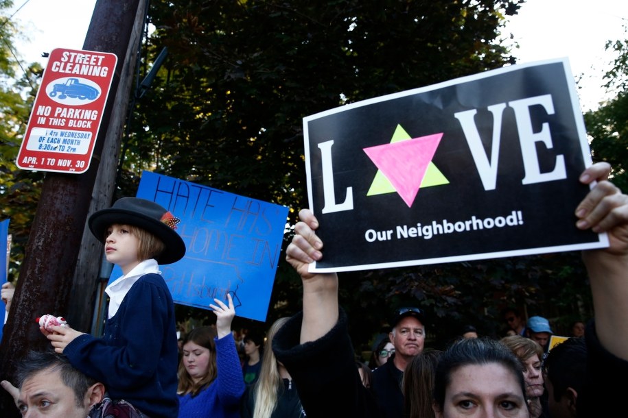 Uczestnicy marszu protestu wobec wydarzeń z Pittsburgha i zbrodni z nienawiści /Jared Wickerham /PAP/EPA