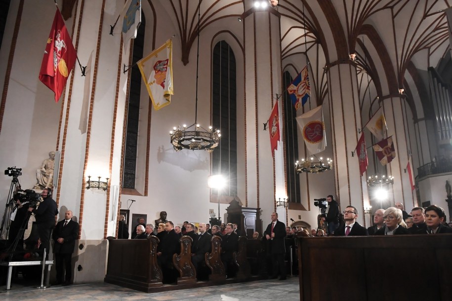 Uczestnicy mszy w archikatedrze wawelskiej /Piotr Nowak /PAP