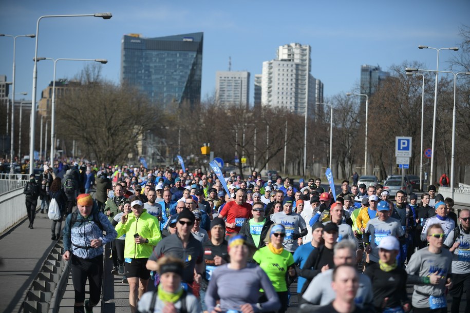 Uczestnicy na trasie 16. Półmaratonu Warszawskiego / 	Marcin Obara  /PAP