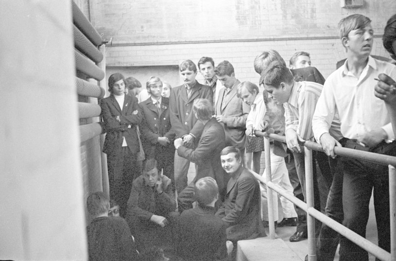 Uczestnicy naboru do filmu "Rejs" Marka Piwowskiego w warszawskiej hali Gwardii w 1969 roku /Krzysztof P. Wojciechowski /Agencja FORUM