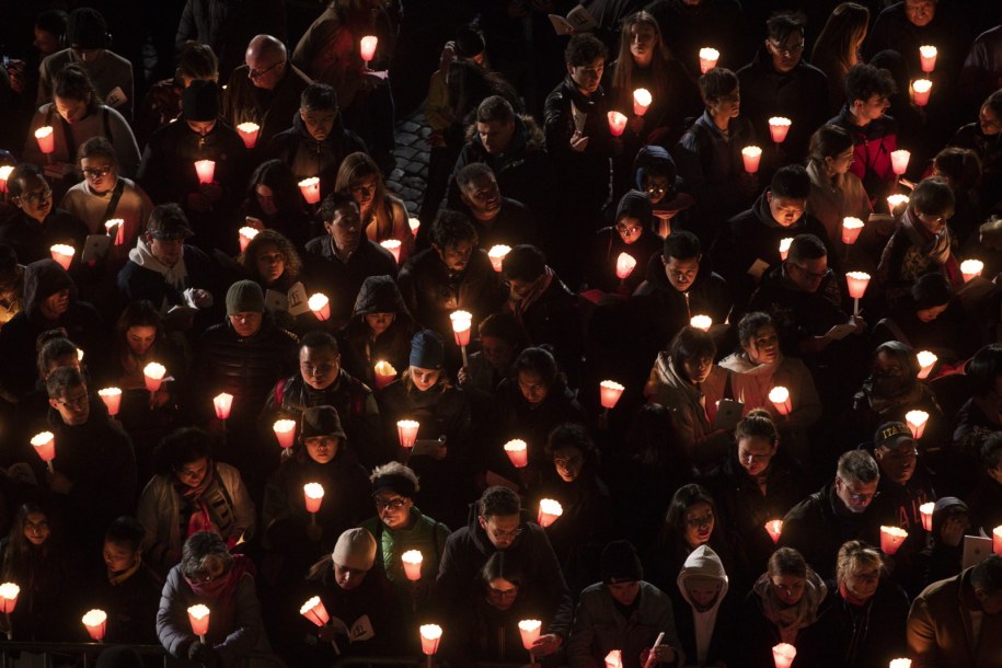 Uczestnicy nabożeństwa /ANGELO CARCONI /PAP/EPA