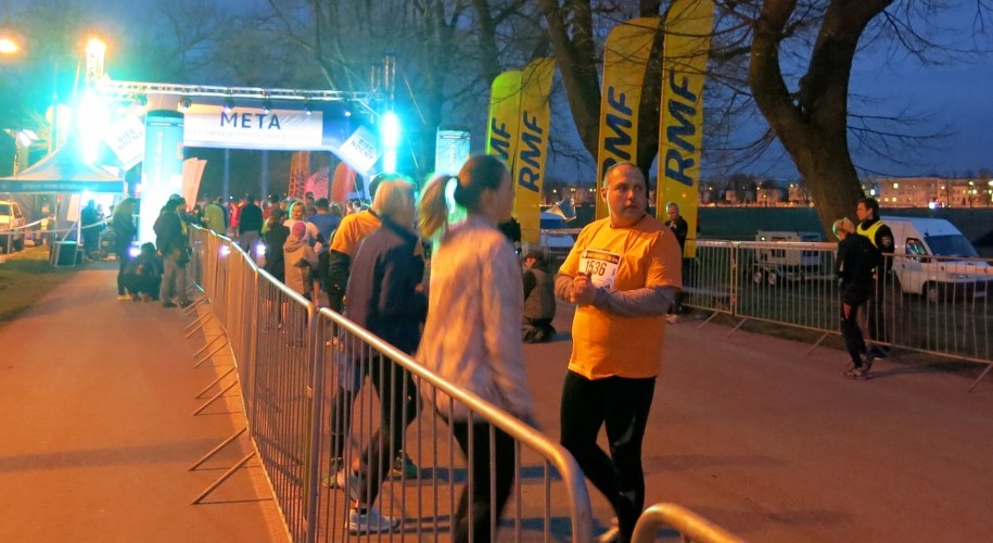 Uczestnicy nocnego biegu /Józef Polewka, RMF FM /RMF FM