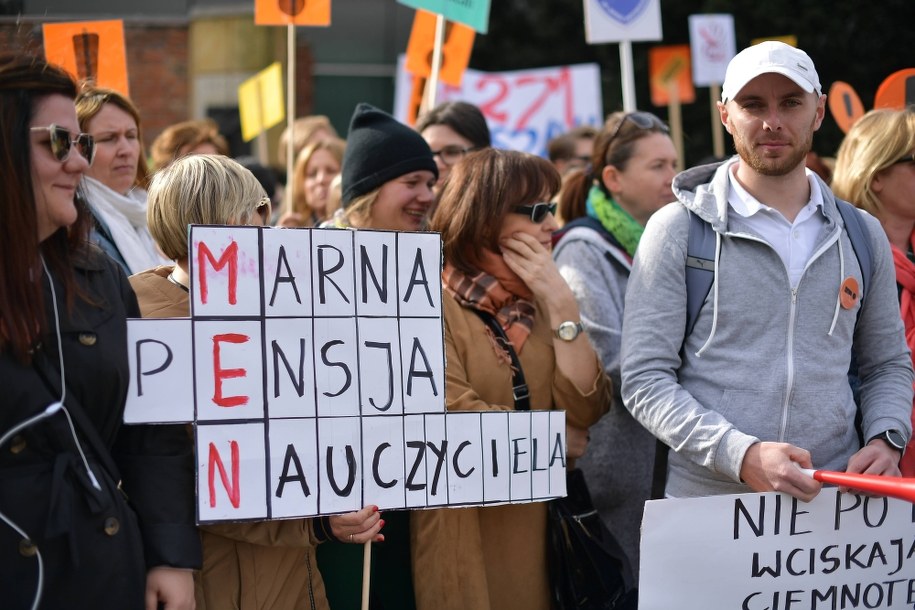 Uczestnicy "Ogólnopolskiej Manifestacji dla Szkoły" / 	Marcin Obara  /PAP