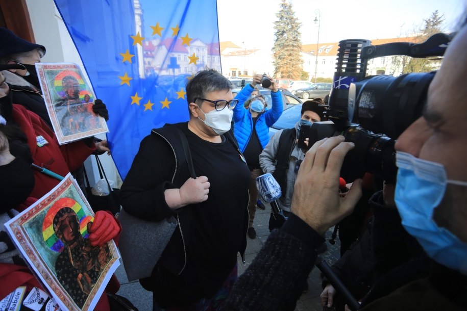 Uczestnicy pikiety przed siedzibą Sądu Rejonowego w Płocku /Szymon Łabiński /PAP