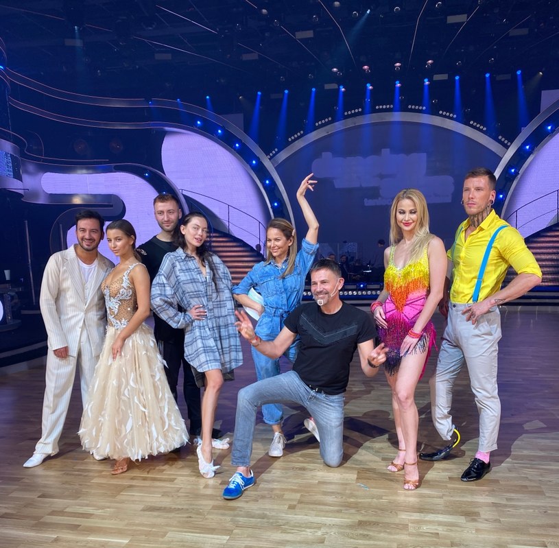 Uczestnicy programu "Taniec z gwiazdami" wraz z prowadzącymi /Polsat /Polsat