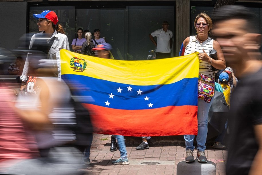 Uczestnicy protestu przeciwko oficjalnym wynikom wyborów na prezydenta Wenezueli. Caracas, 03.08.2024 r. /PAP/EPA/HENRY CHIRINOS /PAP