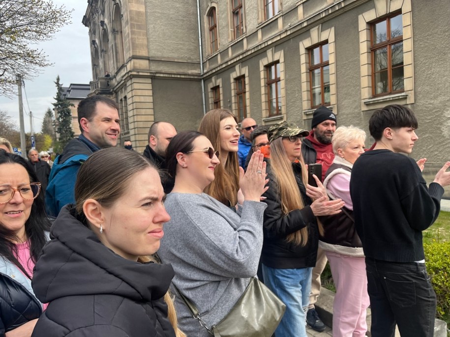 Uczestnicy protestu przed gmachem sądu /Martyna Czerwińska /RMF FM
