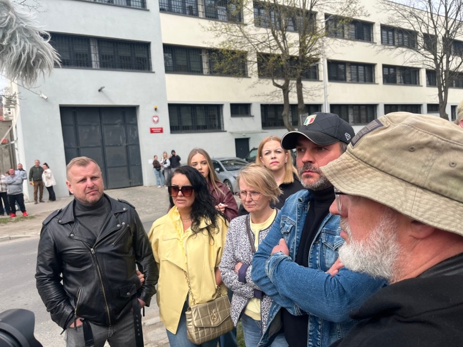 Uczestnicy protestu przed sądem /Martyna Czerwińska /RMF FM