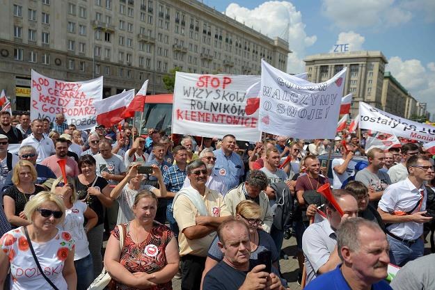 Uczestnicy protestu rolników, sadowników oraz producentów wieprzowiny, zorganizowanego w Warszawie /PAP