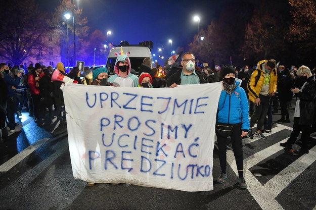 Uczestnicy protestu Strajku Kobiet w Warszawie / 	Radek Pietruszka   /PAP