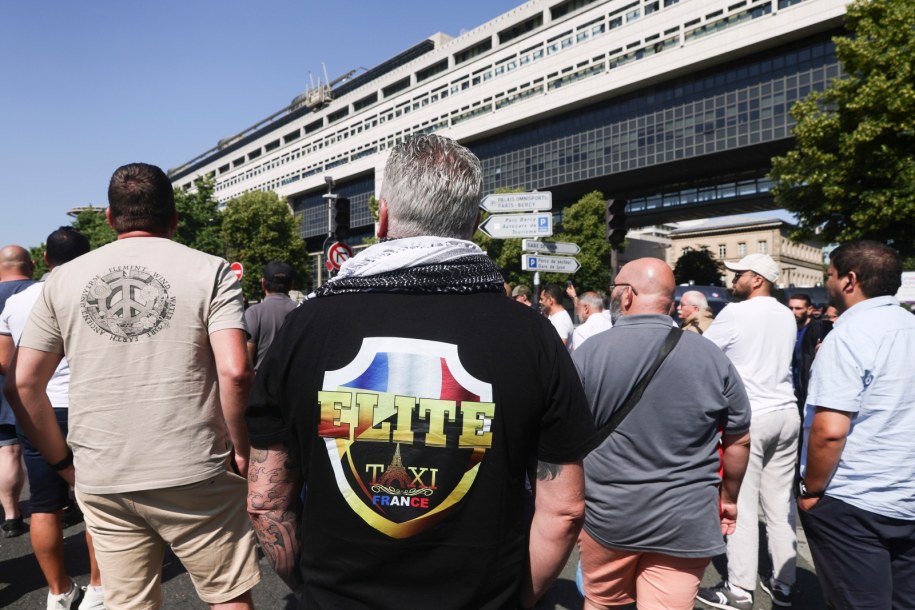 Uczestnicy protestu taksówkarzy /Teresa Suarez /PAP/EPA