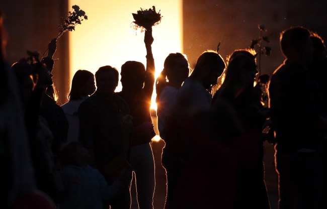 Uczestnicy protestu w Mińsku /TATYANA ZENKOVICH  /PAP