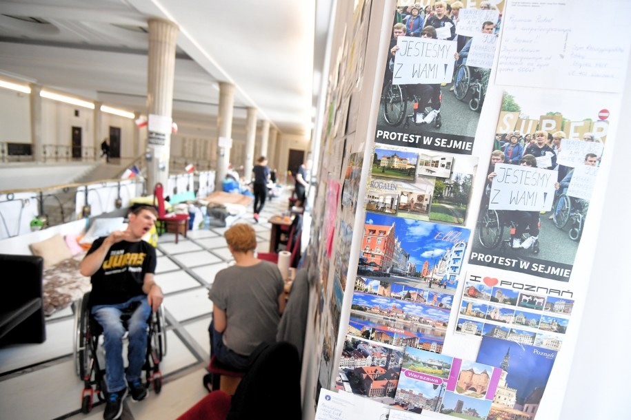 Uczestnicy protestu w Sejmie /Bartłomiej  Zborowski /PAP