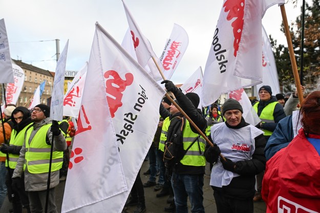 Uczestnicy protestu w Szczecinie w obronie miejsc pracy w Zakładach Chemicznych "Police" / 	Marcin Bielecki    /PAP