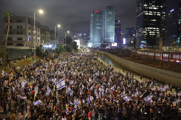 Uczestnicy protestu w Tel Awiwie /ABIR SULTAN /PAP/EPA