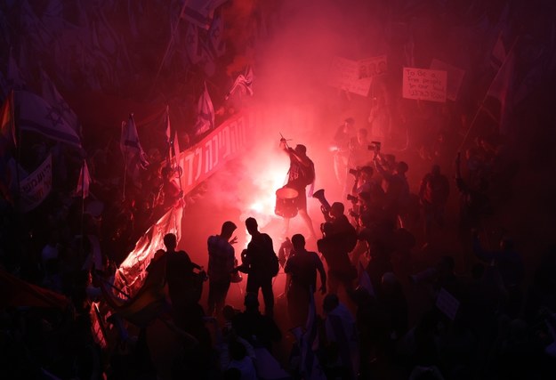 Uczestnicy protestu w Tel Awiwie /ABIR SULTAN /PAP/EPA