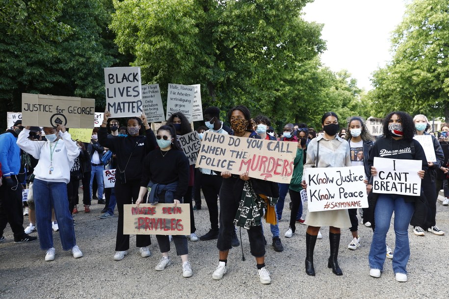 Uczestnicy protestu /Michele Tantussi /PAP/EPA